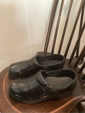 Sanita Black Patent Clogs size 39, US 7.5
